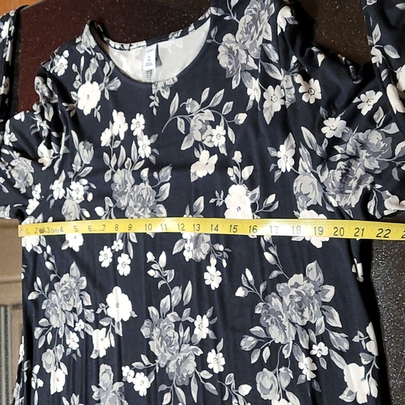 🖤Floral Flutter Dress - Picture 7 of 8